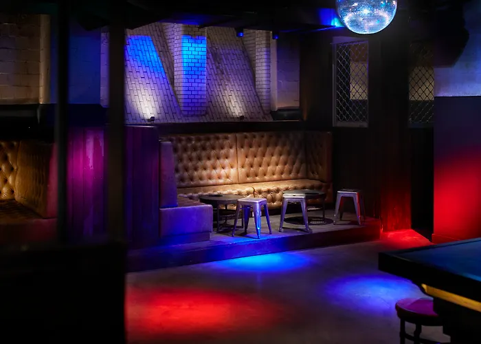 بيت شباب جينيريتور *