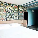 Auberge de jeunesse Generator